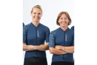 A cycle jersey with a navy body and a subtle leaf motive on the sleeve | Cycling Jersey